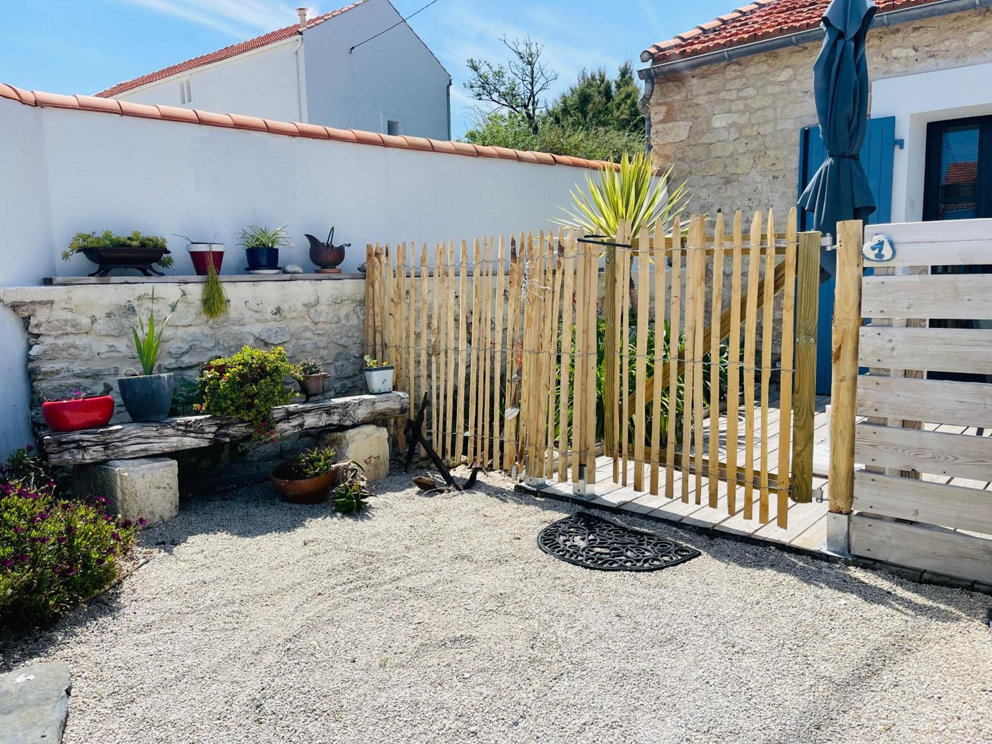 Aparthotel Clos Des Aigrettes -6 Gites De Charme Et Confort A 30M Du Port De La Cotiniere